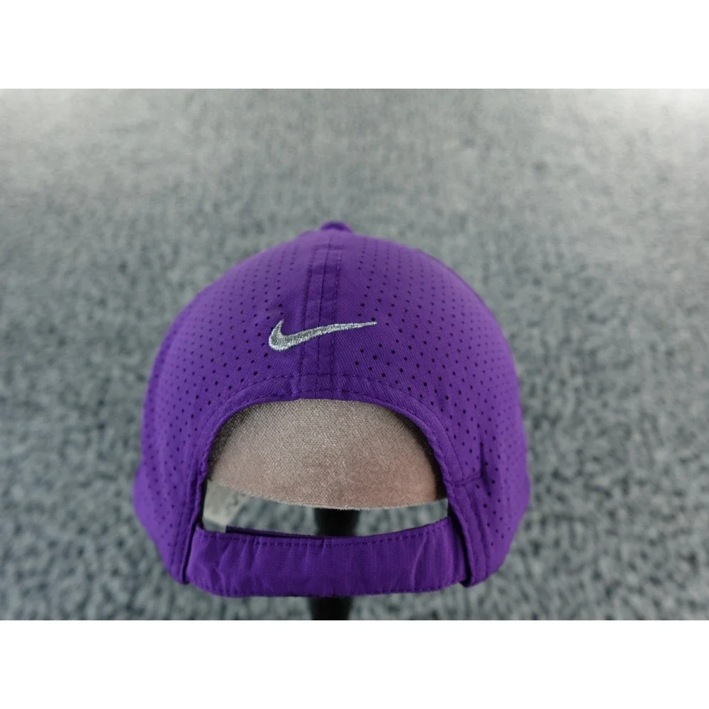 Nike Golf Hat Cap Strapback Purple 510603-541 SAMPLE Silver Embroider Ventilated